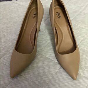 Nordstrom Women's Tan Pumps